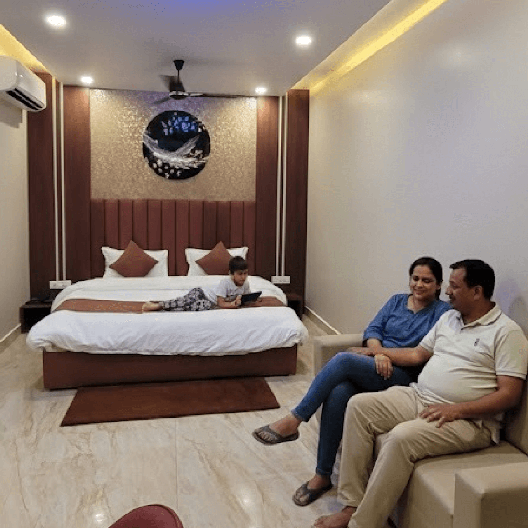 Family hotel room Super Deluxe Room with modern interior and king size bed